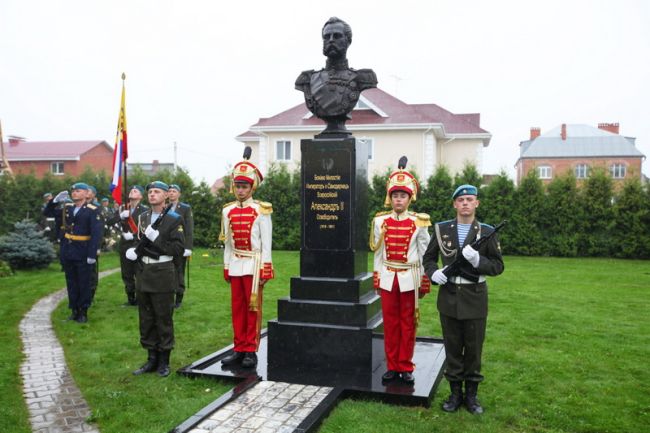 Памятники Александру II